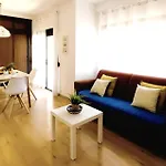 Mediterraneo 508. Fantastic On The Beachfront With Sea Views. דירה