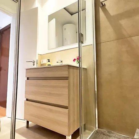 Mediterraneo 508. Fantastic On The Beachfront With Sea Views. アパート マルベーリャ