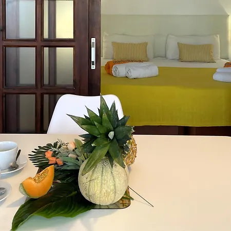 Mediterraneo 508. Fantastic On The Beachfront With Sea Views. アパート *