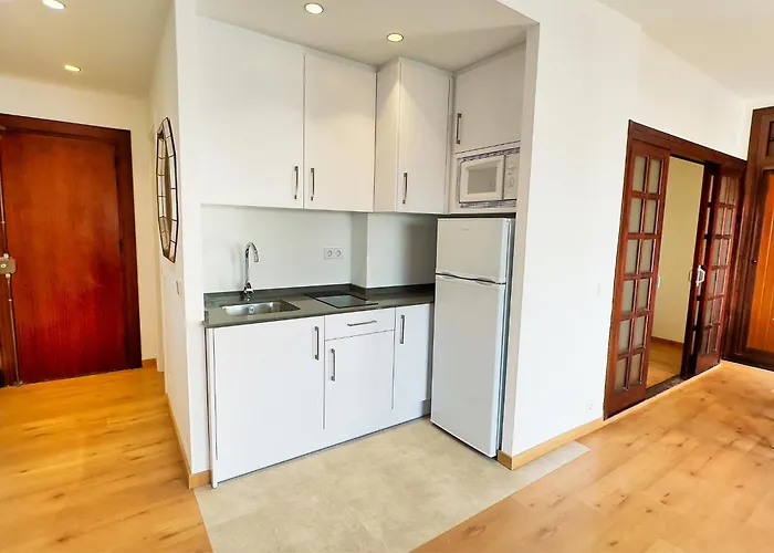 Mediterraneo 508. Fantastic On The Beachfront With Sea Views. 아파트 마르베야